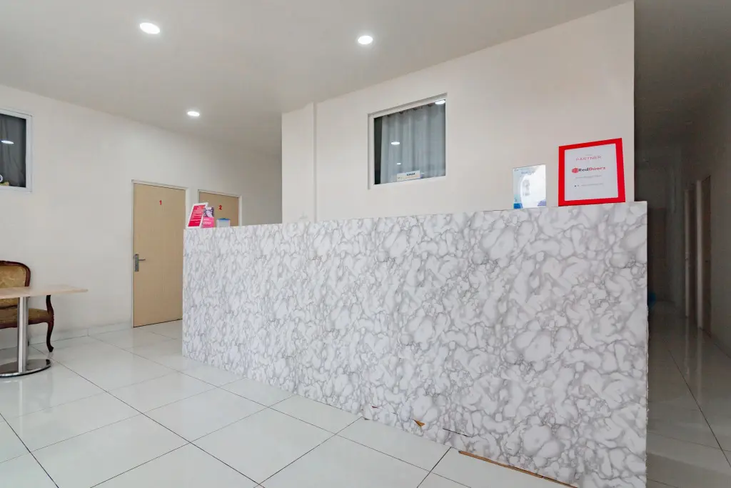 Чиребон: RedDoorz near Prujakan Station Cirebon