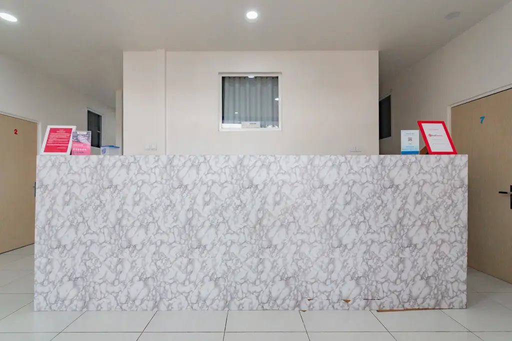 Чиребон: RedDoorz near Prujakan Station Cirebon