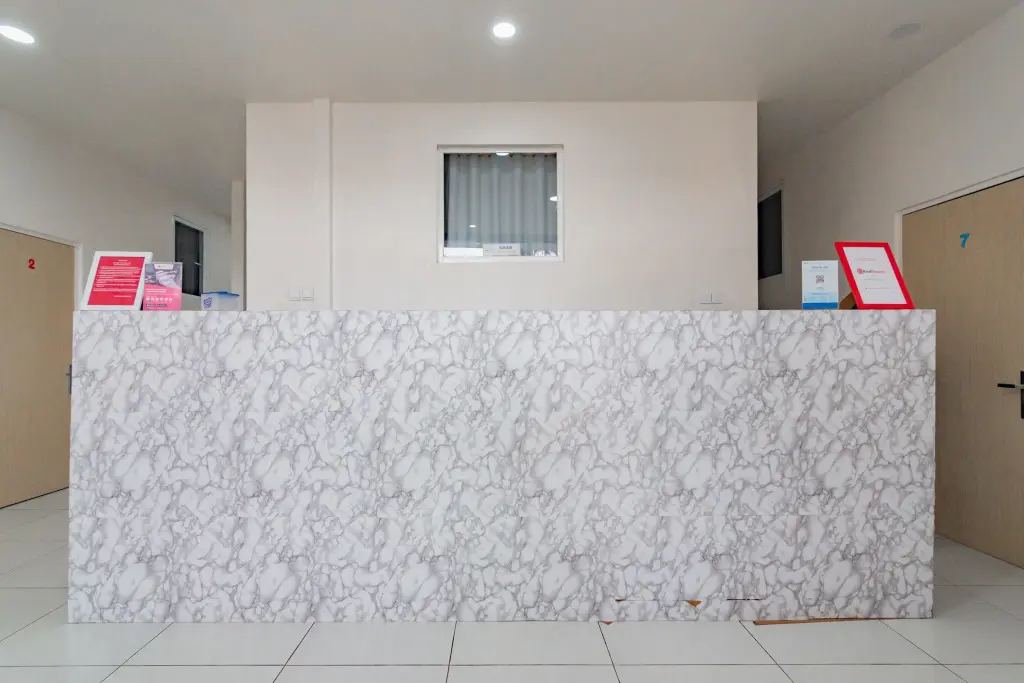 Чиребон: RedDoorz near Prujakan Station Cirebon