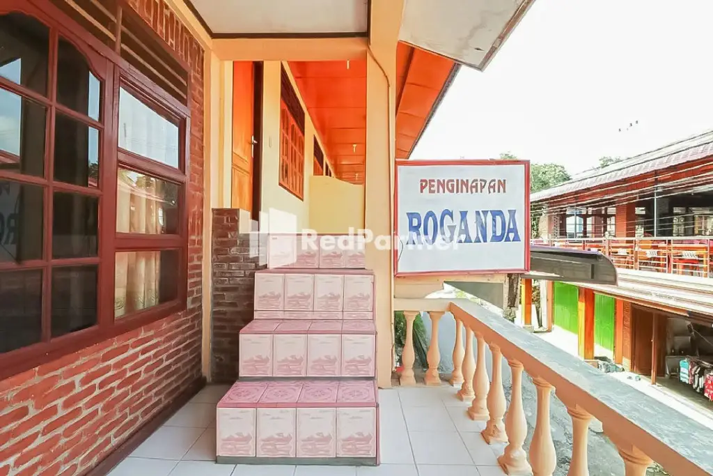 Озеро Тоба: Penginapan Roganda RedPartner
