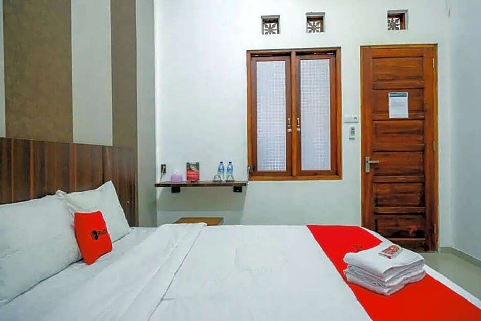 Суракарта: RedDoorz near Stasiun Purwosari