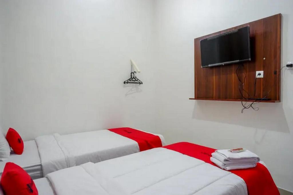 Суракарта: RedDoorz near Stasiun Purwosari