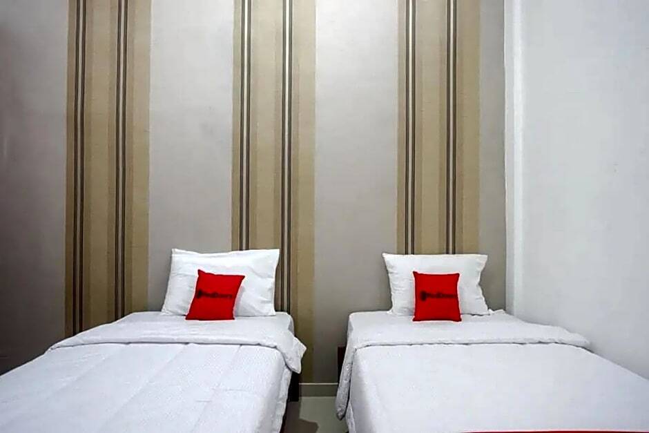 Суракарта: RedDoorz near Stasiun Purwosari