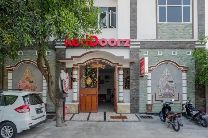 Суракарта: RedDoorz near Stasiun Purwosari