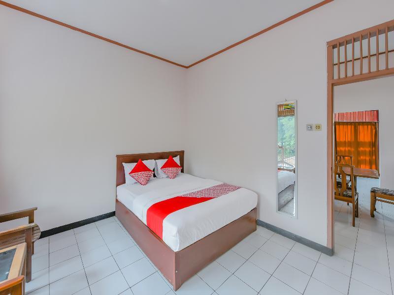 Батураден: OYO 90258 Hotel New Aprilla