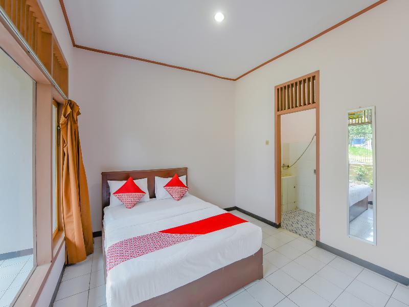 Батураден: OYO 90258 Hotel New Aprilla