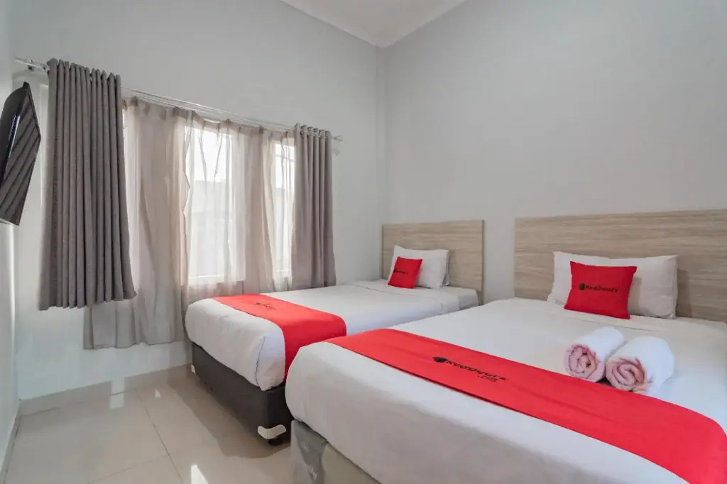 Чиребон: Reddoorz Plus Syariah @ Tuparev Cirebon 3