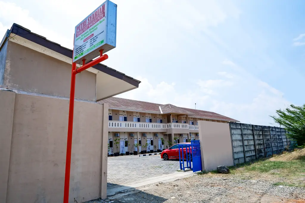 SPOT ON 2027 Putri Guest House Syariah — фото 1