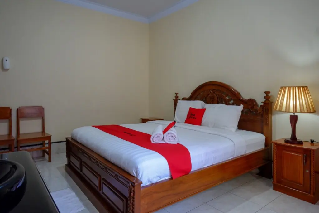 Ваха: RedDoorz near Lakota Beach Tomia Wakatobi