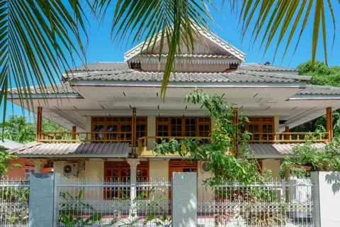 RedDoorz near Lakota Beach Tomia Wakatobi — фото 1