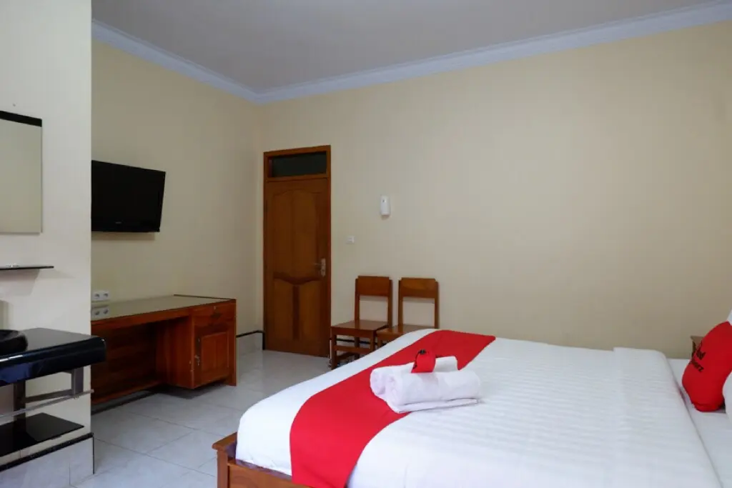 Ваха: RedDoorz near Lakota Beach Tomia Wakatobi