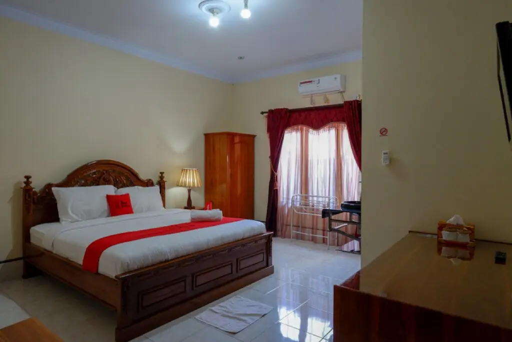 Ваха: RedDoorz near Lakota Beach Tomia Wakatobi