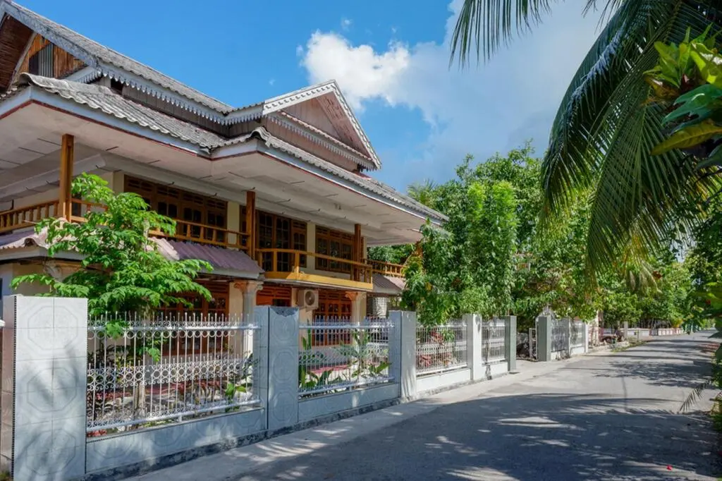 Ваха: RedDoorz near Lakota Beach Tomia Wakatobi