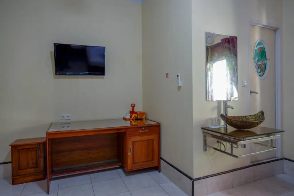 Ваха: RedDoorz near Lakota Beach Tomia Wakatobi