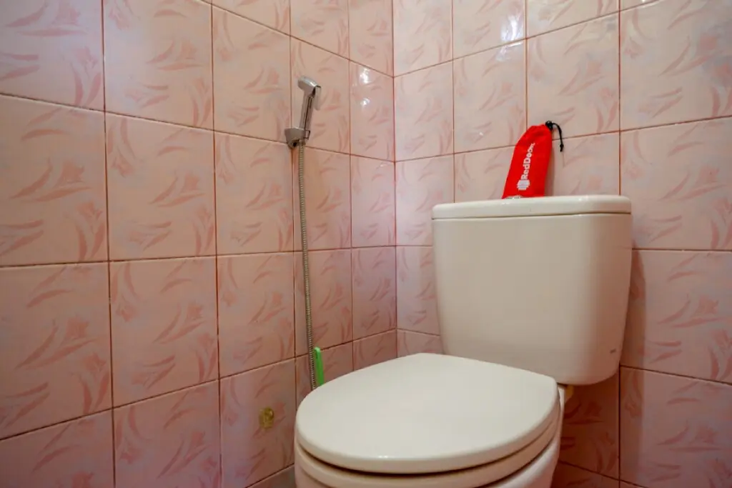 Ваха: RedDoorz near Lakota Beach Tomia Wakatobi
