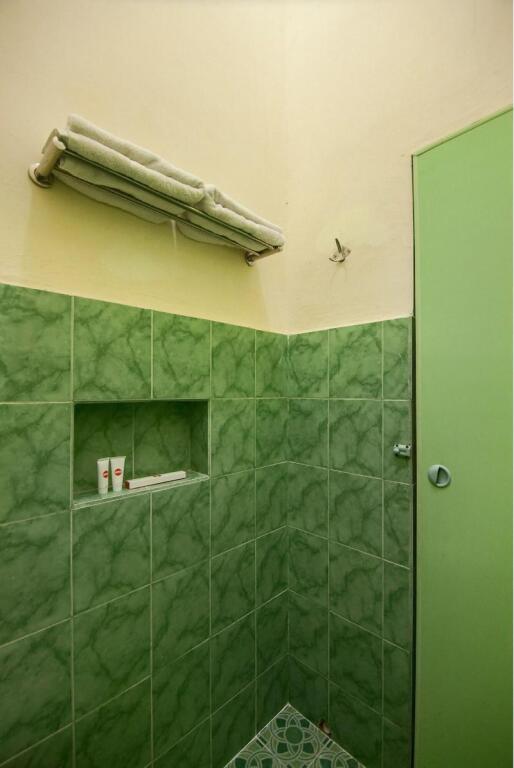 Тангга Бату Барат: OYO 719 Penginapan Panatapan Almonsari Resort