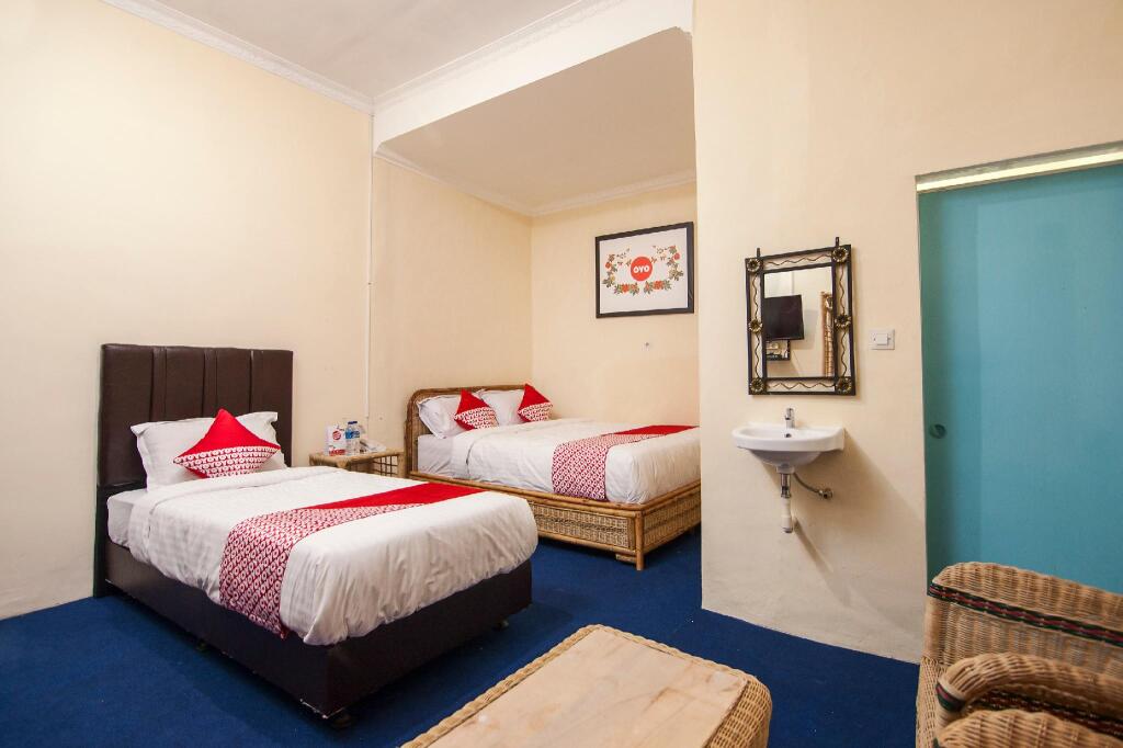 Тангга Бату Барат: OYO 719 Penginapan Panatapan Almonsari Resort