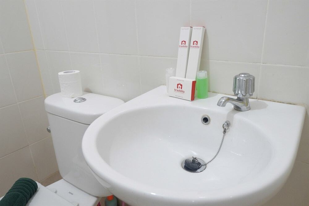 Джакарта: Spacious Studio the Lavande Residence Apartment Near Kota Kasablanka