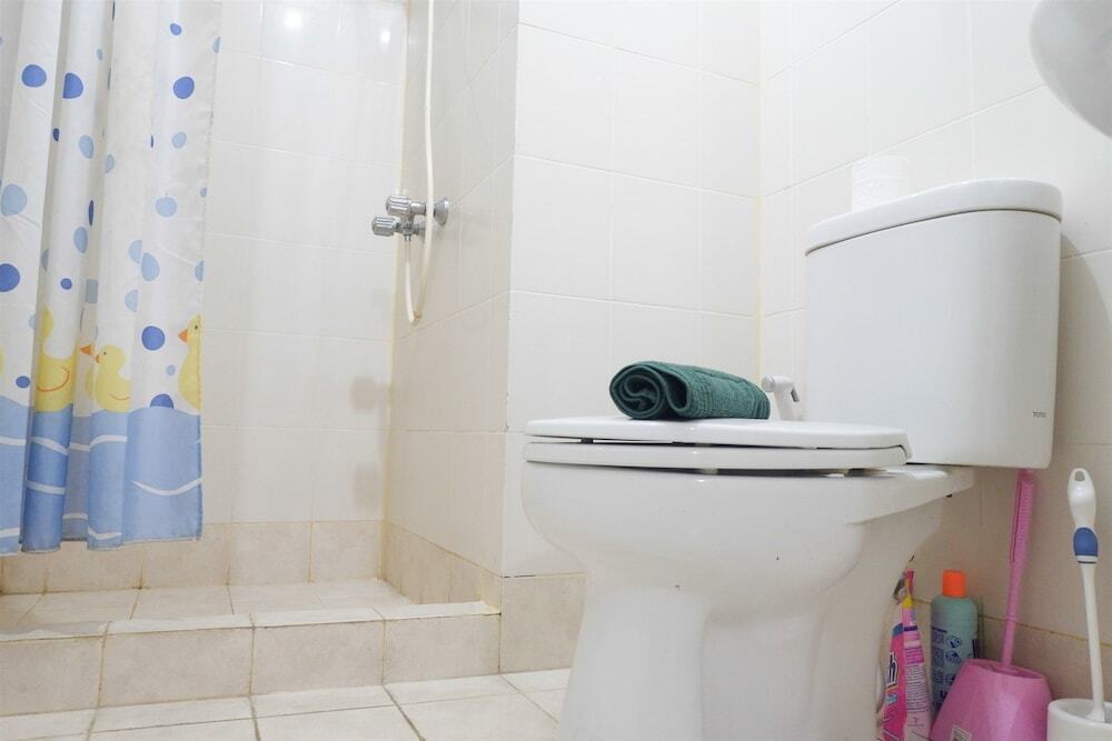 Джакарта: Spacious Studio the Lavande Residence Apartment Near Kota Kasablanka