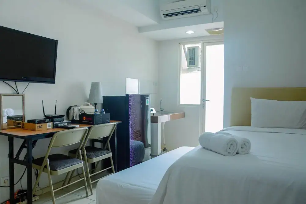 Депок: Cozy Studio Apartment at Margonda Residence 4