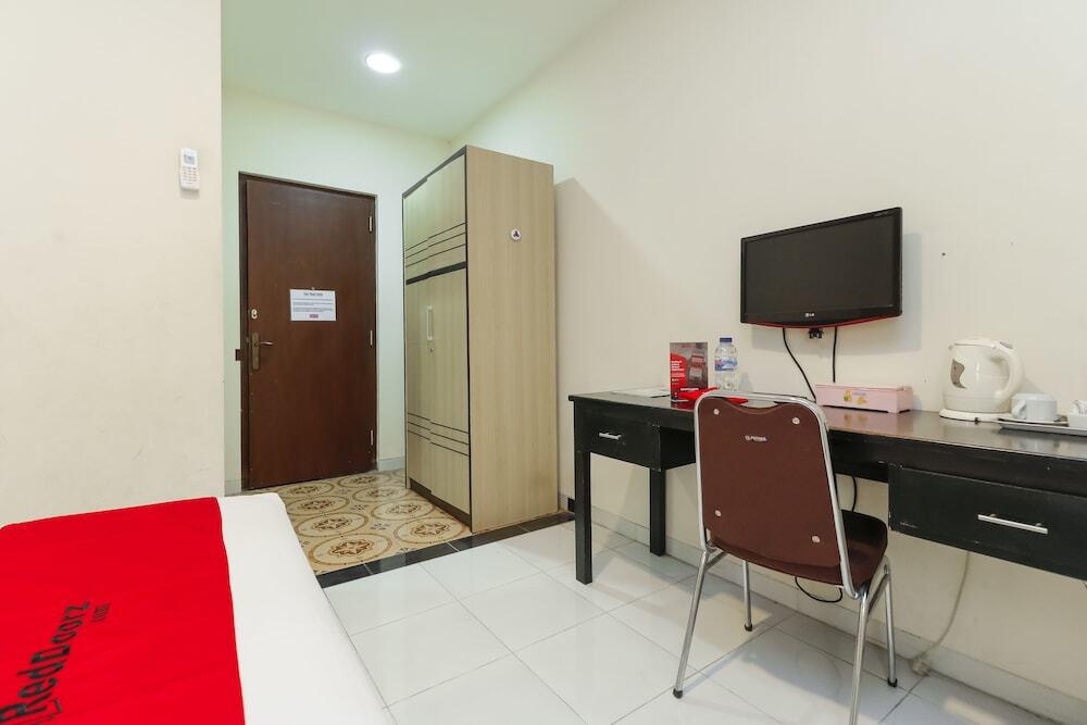 Суракарта: Hotel Just Inn