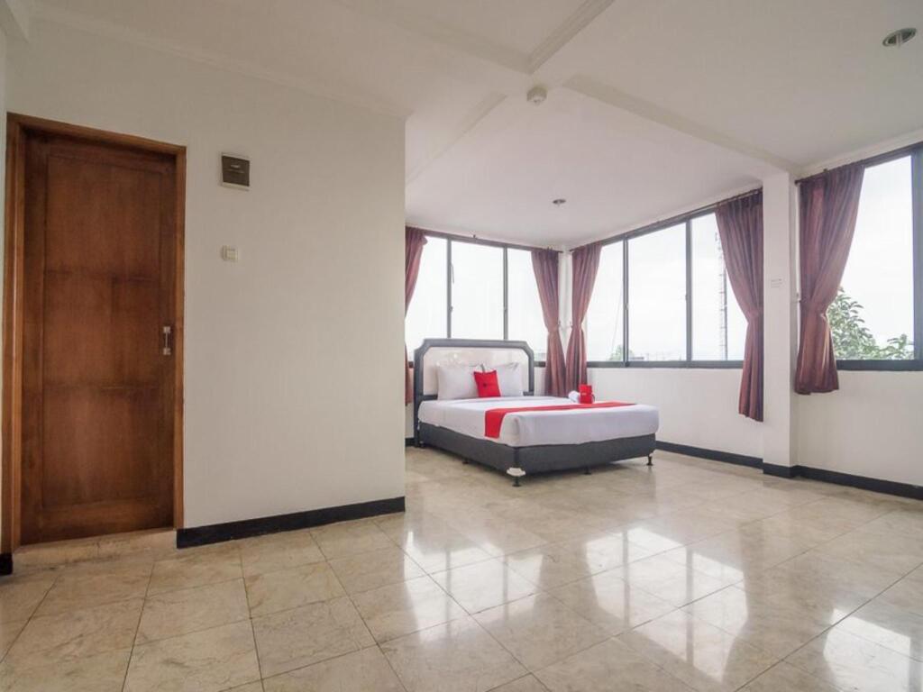 Сукабуми: Reddoorz Near Stasiun Kota Sukabumi