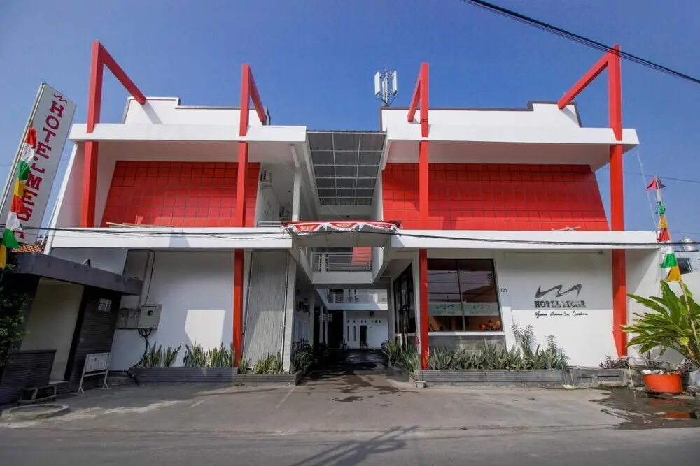 La Mega Hotel Cirebon by Reddoorz — фото 1