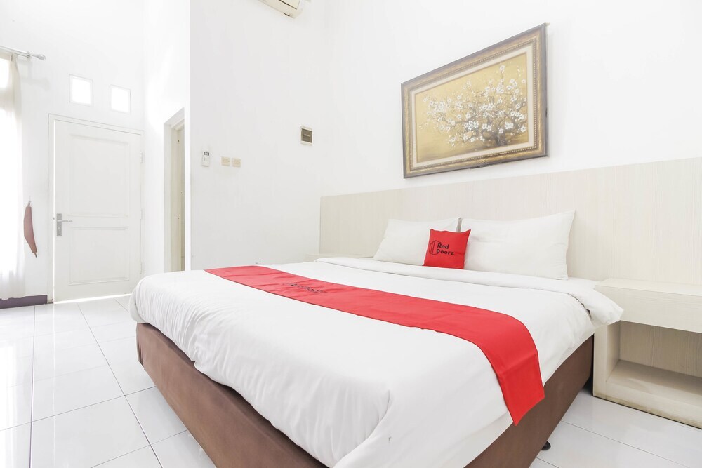 Чиребон: La Mega Hotel Cirebon by Reddoorz