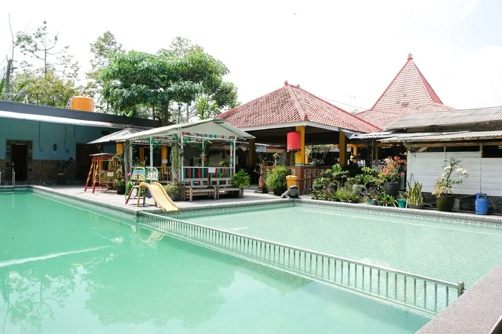 Бимбинган: Damar Mas Resort Lereng Kelud by OYO Rooms
