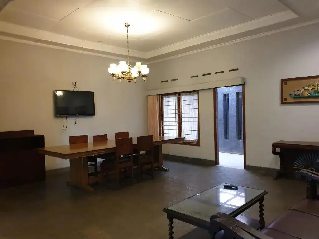 Лембанг: Yehezkiel Hotel Lembang RedPartner