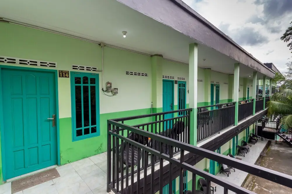 OYO 754 Nur Aziziah Guest House — фото 1