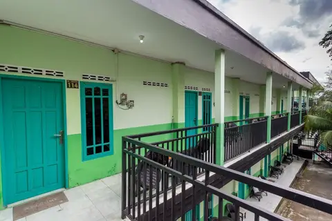 OYO 754 Nur Aziziah Guest House — фото 1