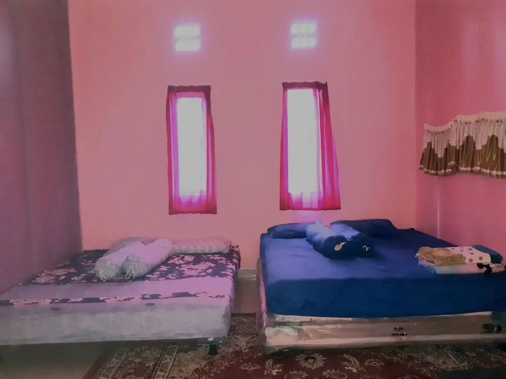 Джамби: Almira Homestay