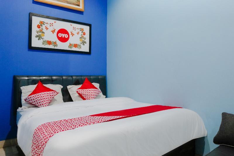 Маланг: Amalia Guest House by OYO Rooms