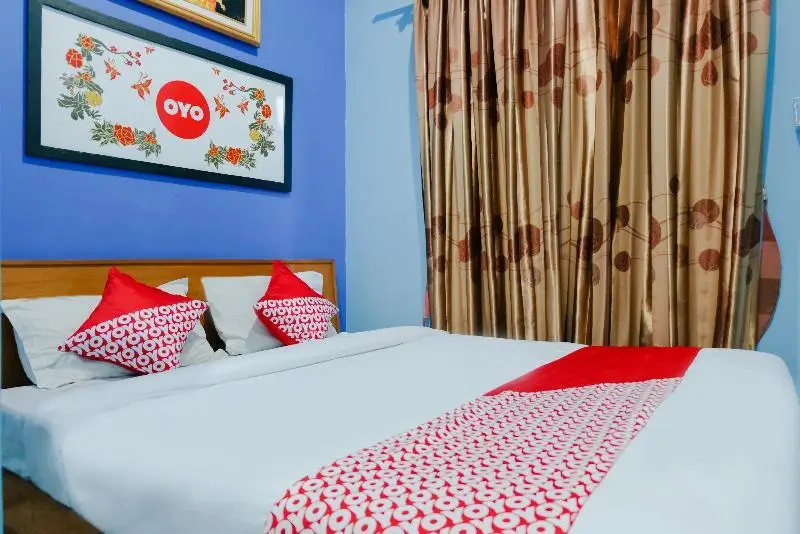 Маланг: Amalia Guest House by OYO Rooms