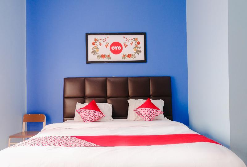 Маланг: Amalia Guest House by OYO Rooms