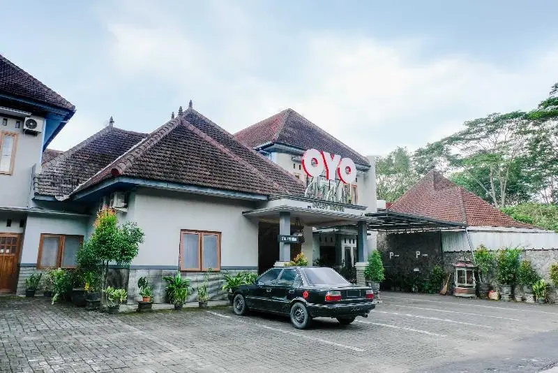 Маланг: Amalia Guest House by OYO Rooms