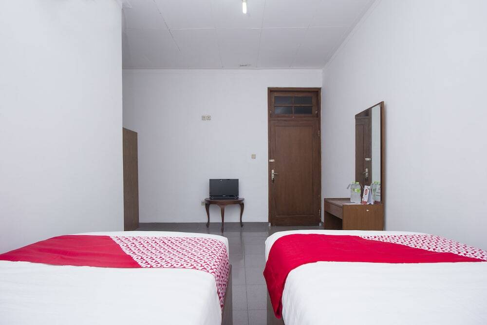 Джокьякарта: Hotel Dewi Sri by OYO Rooms