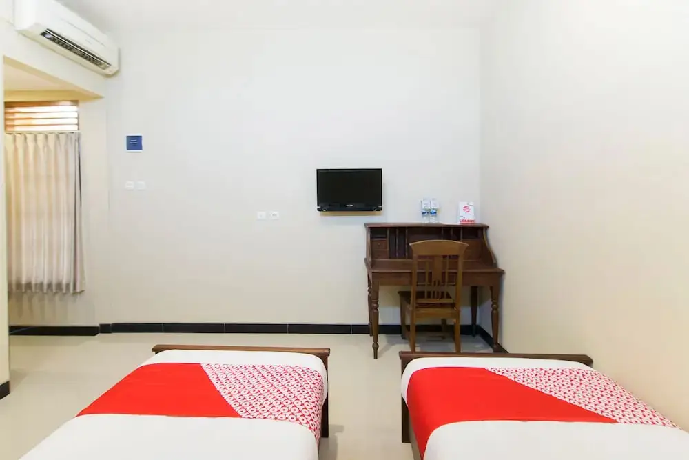 Депок: Dewi Fortuna Guest House by OYO Rooms