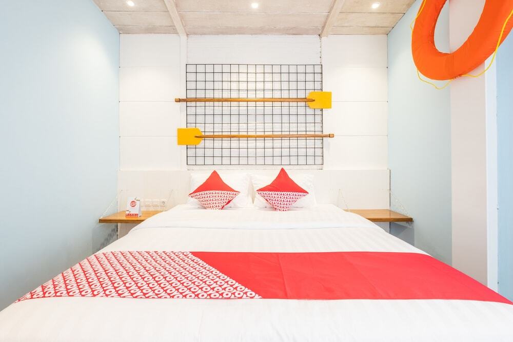 Бандунг: Doorman Guest House by RedDoorz