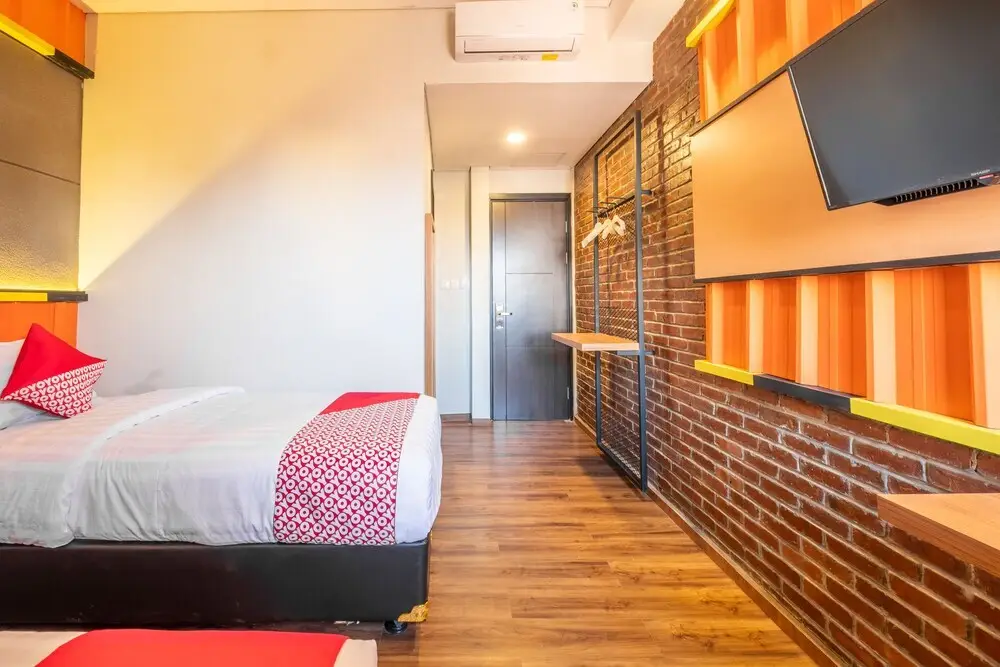 Бандунг: Doorman Guest House by RedDoorz