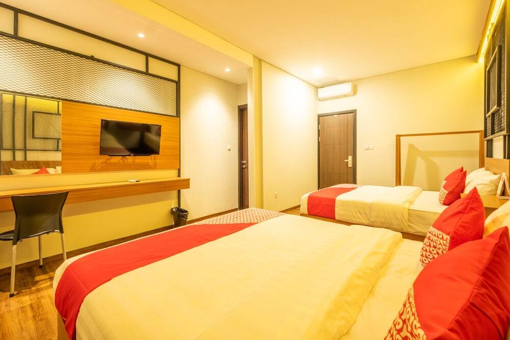 Бандунг: Doorman Guest House by RedDoorz