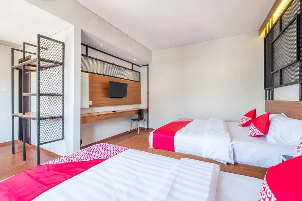 Бандунг: Doorman Guest House by RedDoorz