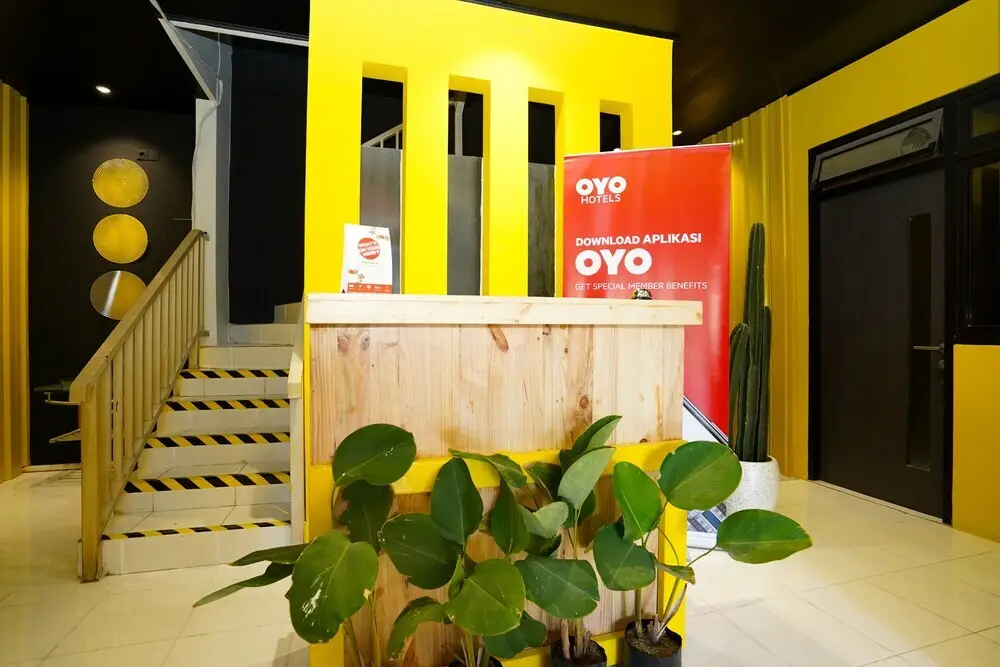 Сурабая: Claudya Residence by OYO Rooms