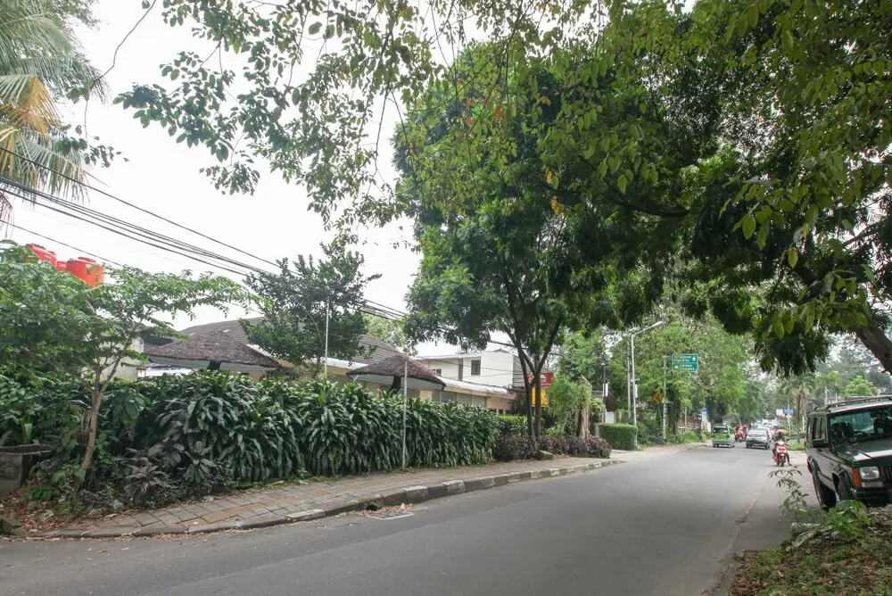 Богор: Bogor Guest House by Literooms