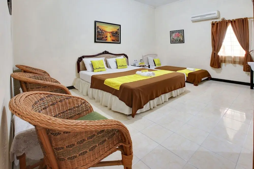 Богор: Bogor Guest House by Literooms