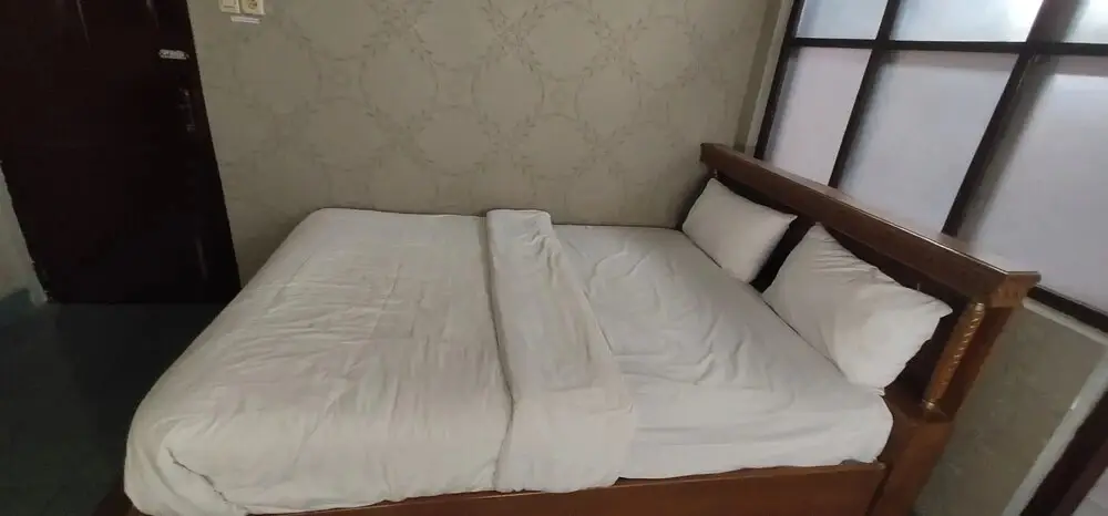 Батуретно: Golden Inn 1