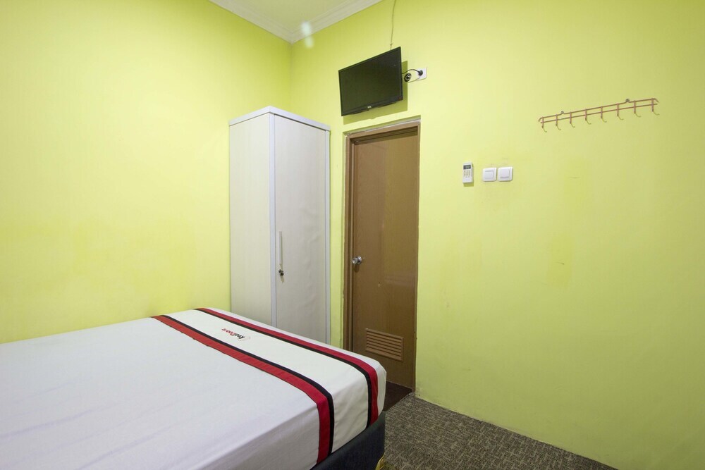 Джокьякарта: Reddoorz Plus Near Plaza Ambarukmo