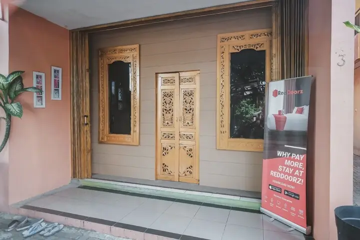 Джокьякарта: Reddoorz Plus Near Plaza Ambarukmo