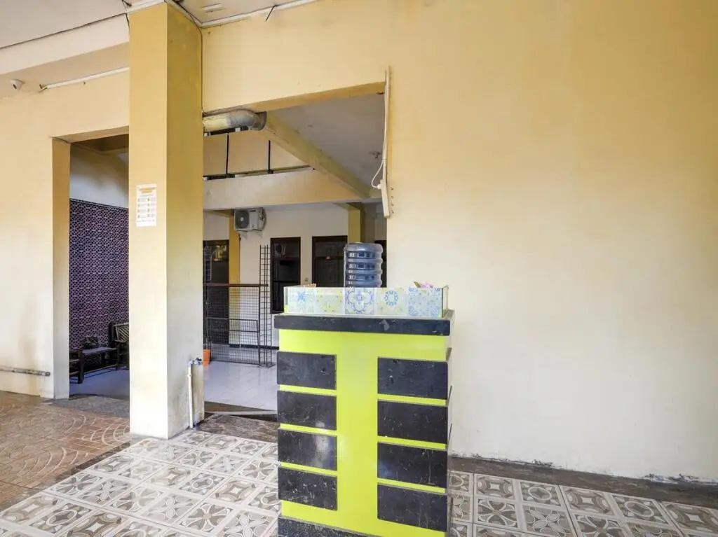 Сурабая: OYO 3842 Eiffel Ketintang Unesa Syariah